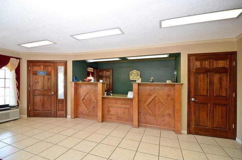 Best Western Delhi Inn Interior photo