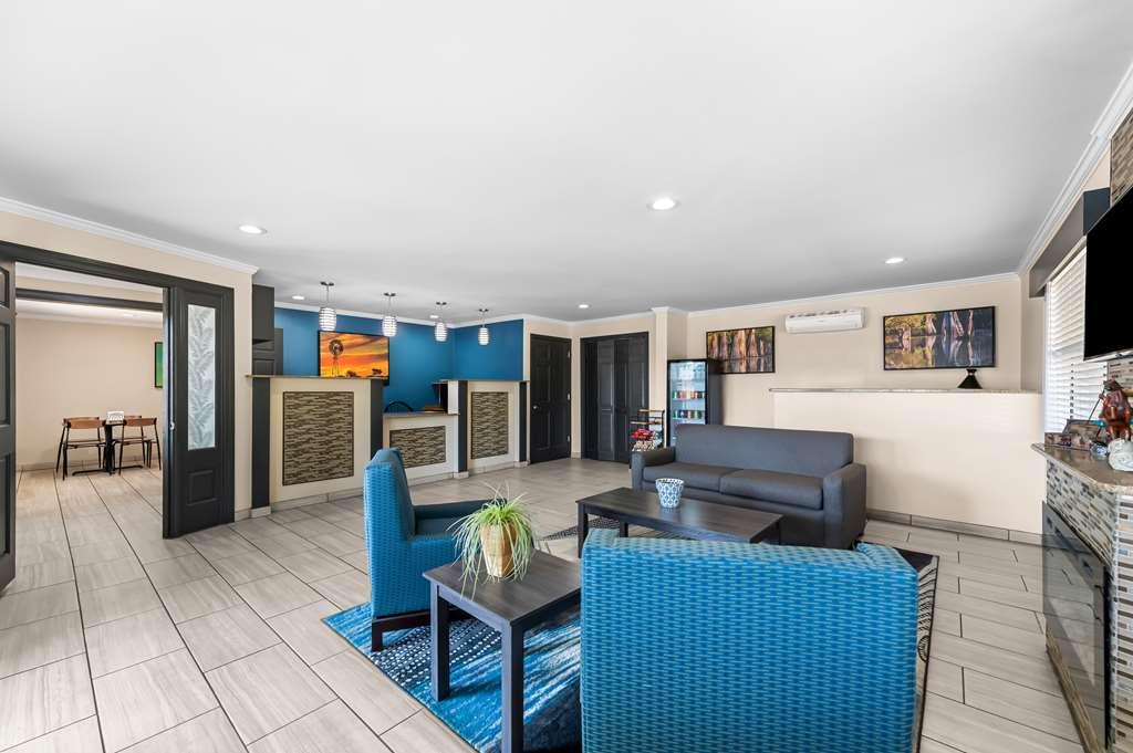 Best Western Delhi Inn Interior photo