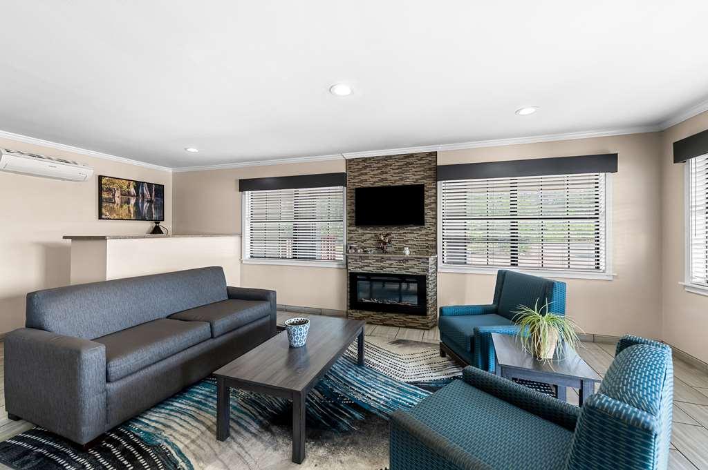 Best Western Delhi Inn Interior photo