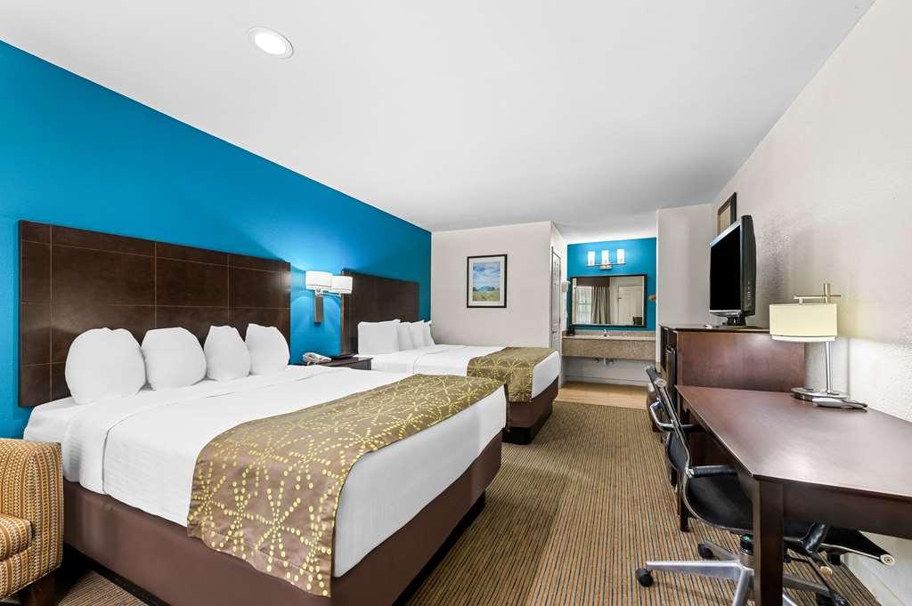 Best Western Delhi Inn Room photo