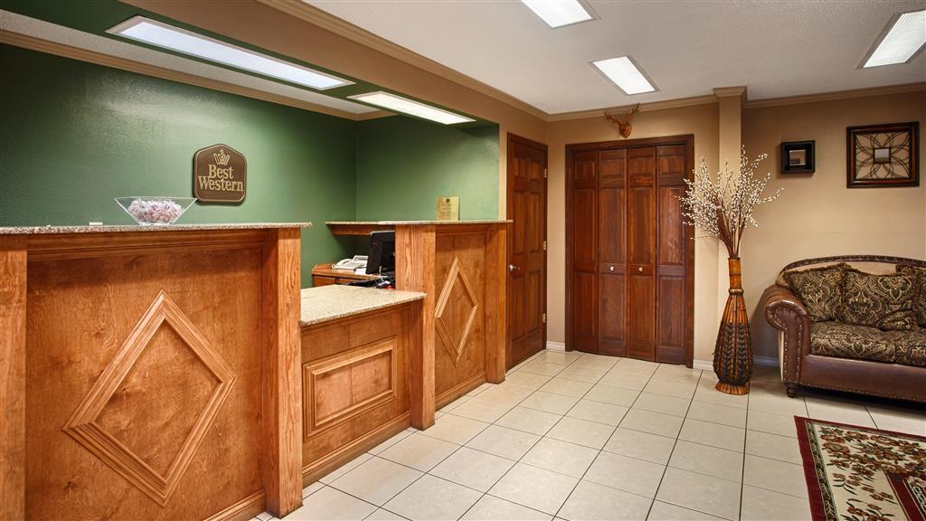 Best Western Delhi Inn Interior photo