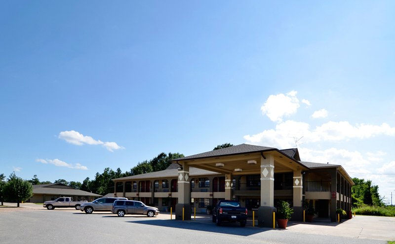 Best Western Delhi Inn Exterior photo